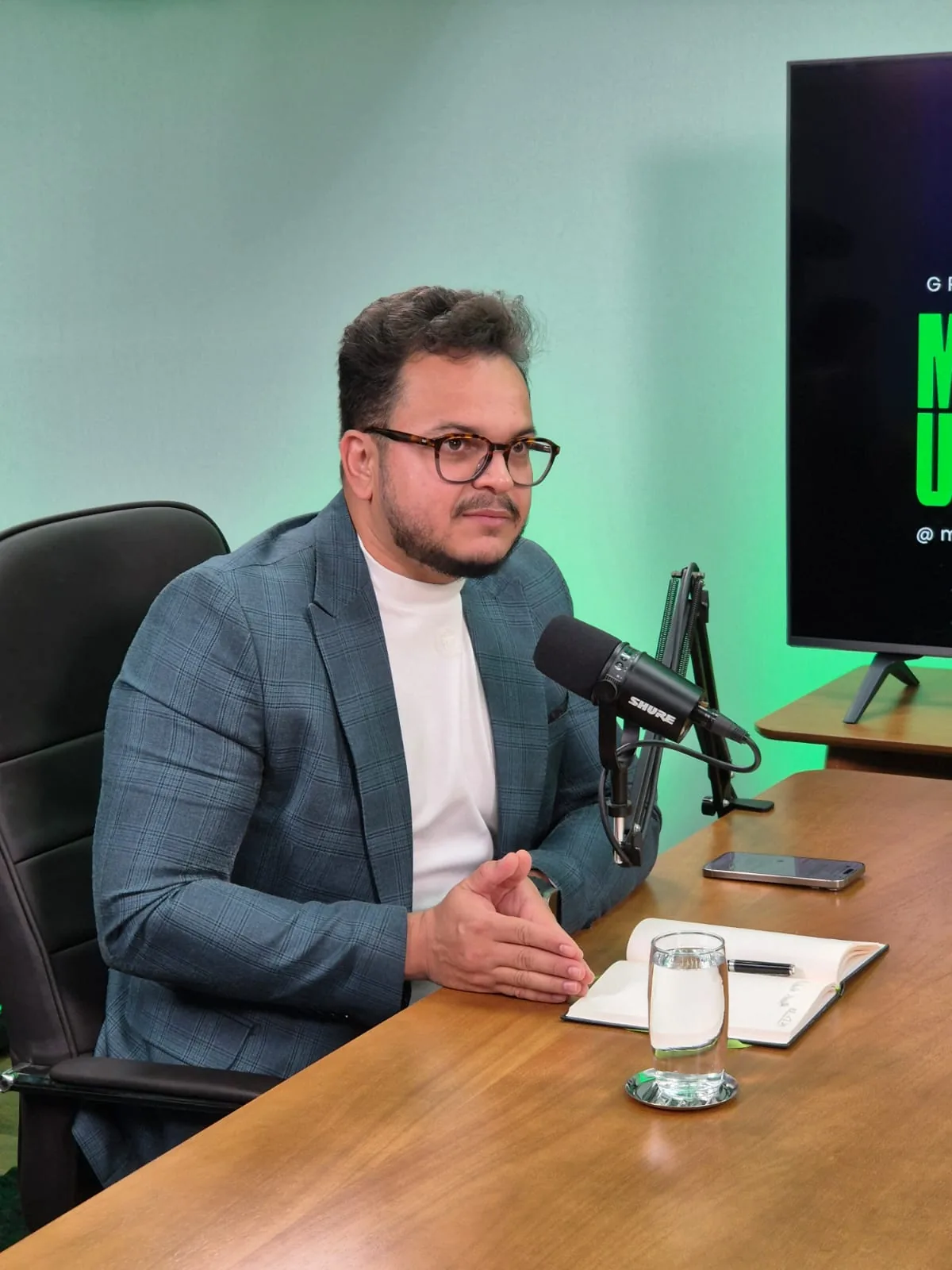 Host da UniPod durante gravação
